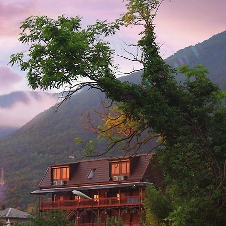 Абхазская Усадьба Hotel Gagra Esterno foto