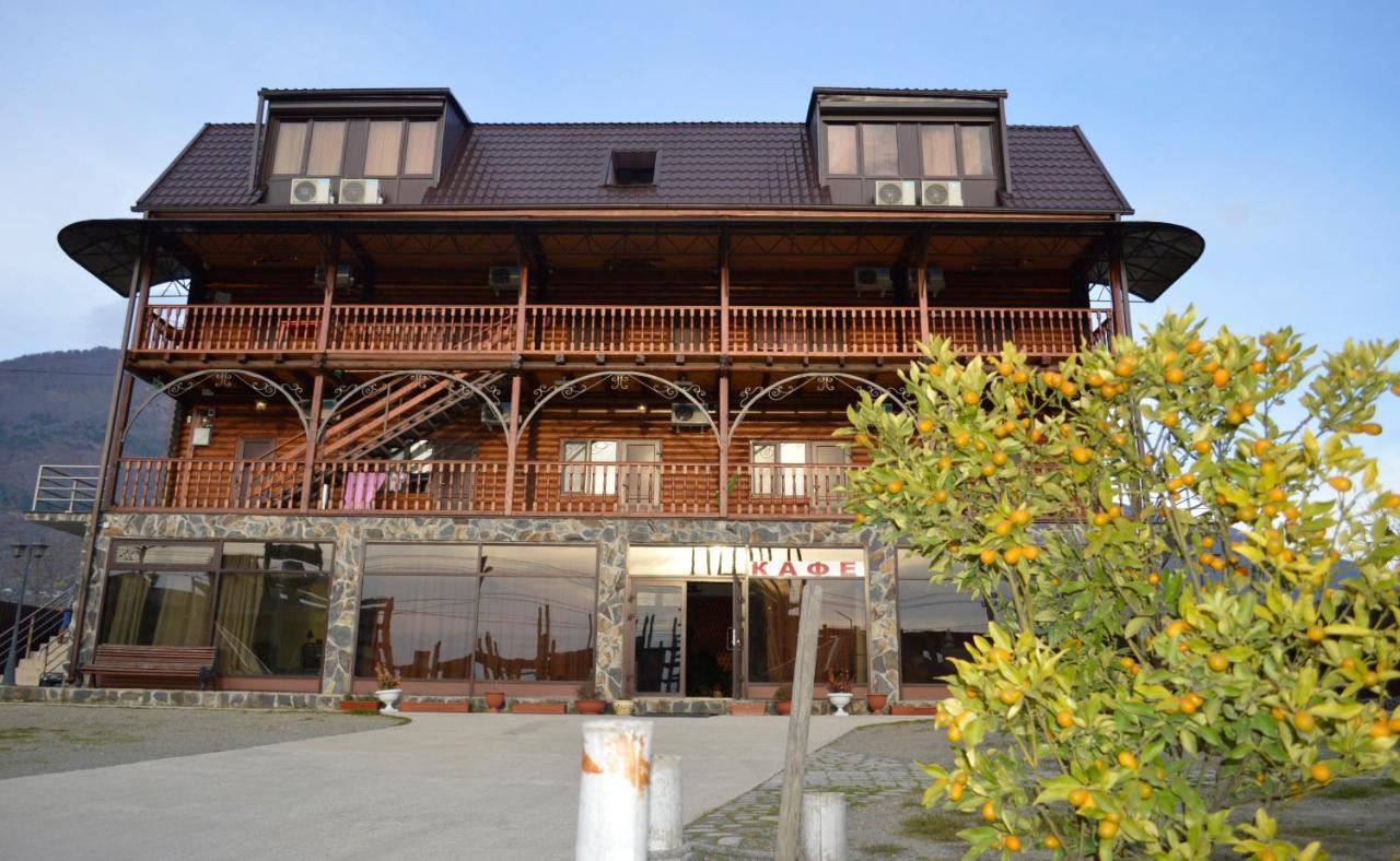 Абхазская Усадьба Hotel Gagra Esterno foto