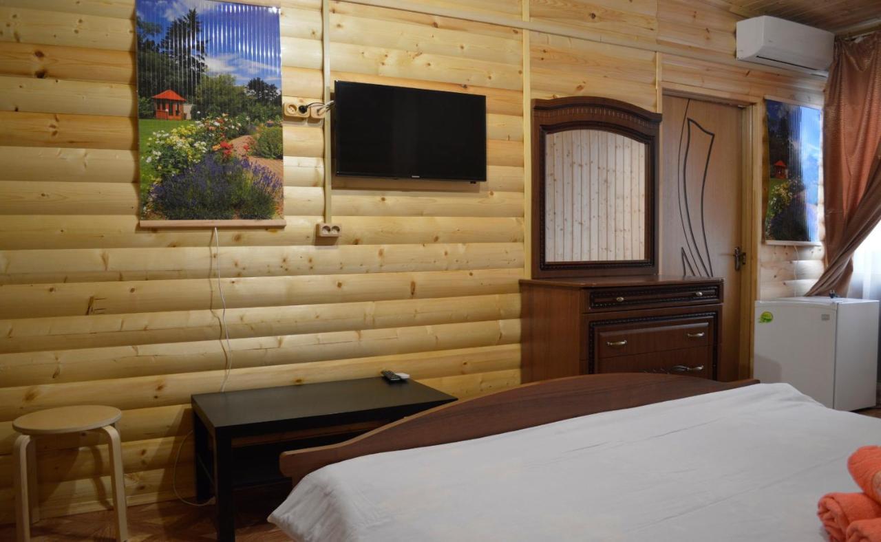 Абхазская Усадьба Hotel Gagra Esterno foto