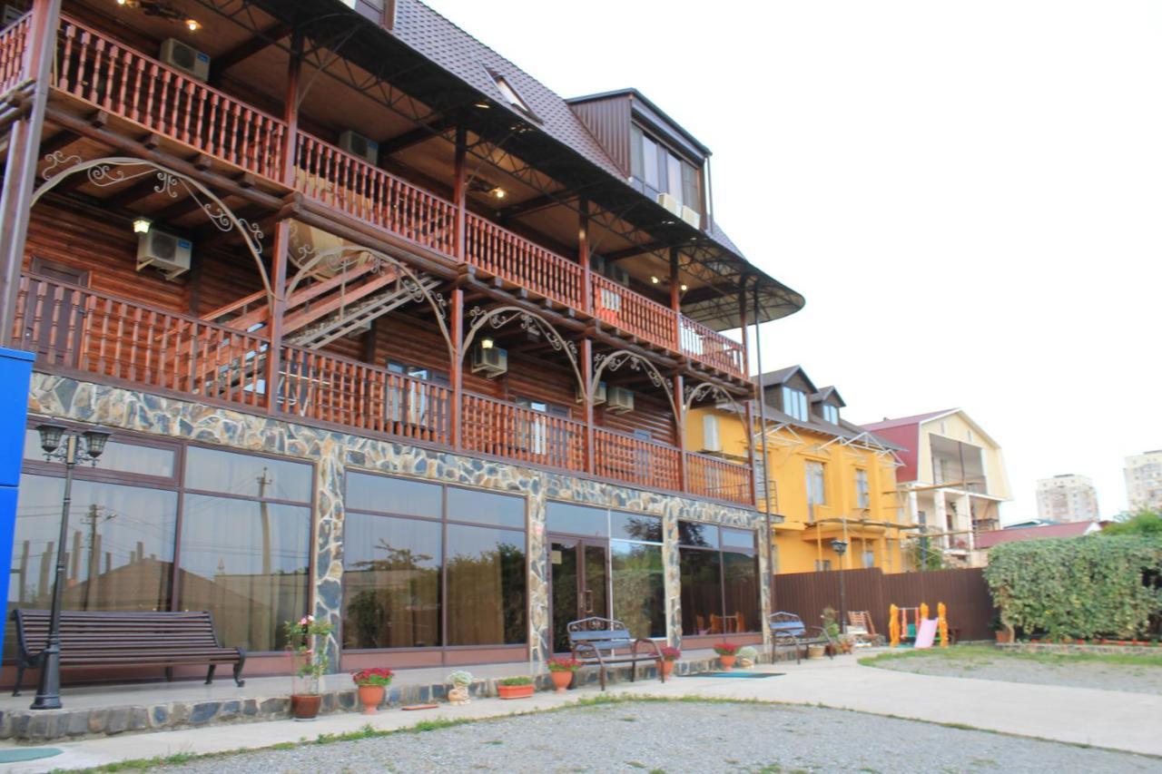 Абхазская Усадьба Hotel Gagra Esterno foto