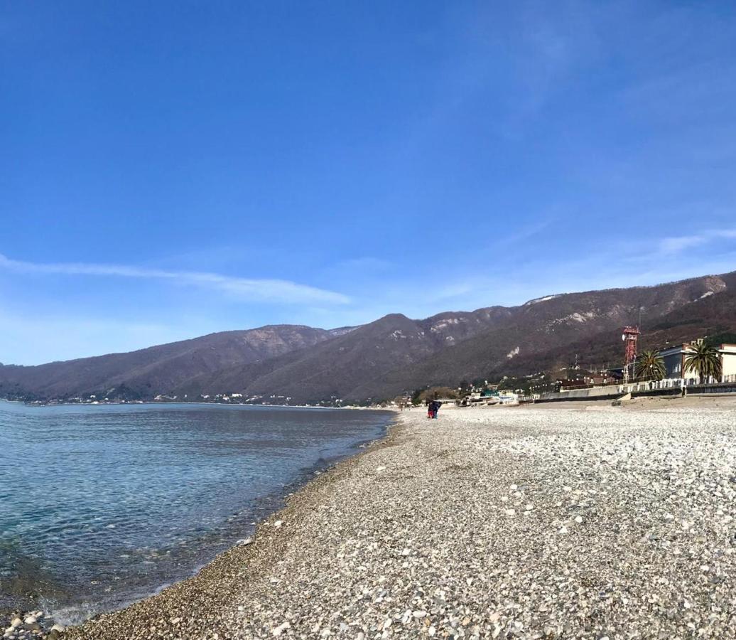 Абхазская Усадьба Hotel Gagra Esterno foto