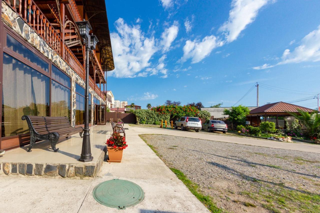 Абхазская Усадьба Hotel Gagra Esterno foto